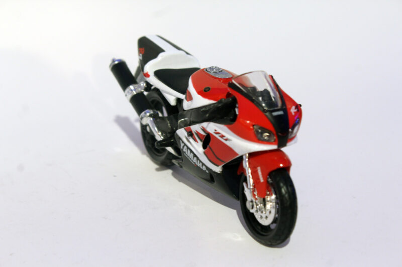 1210-Moto-Yamaha-YLF-R7