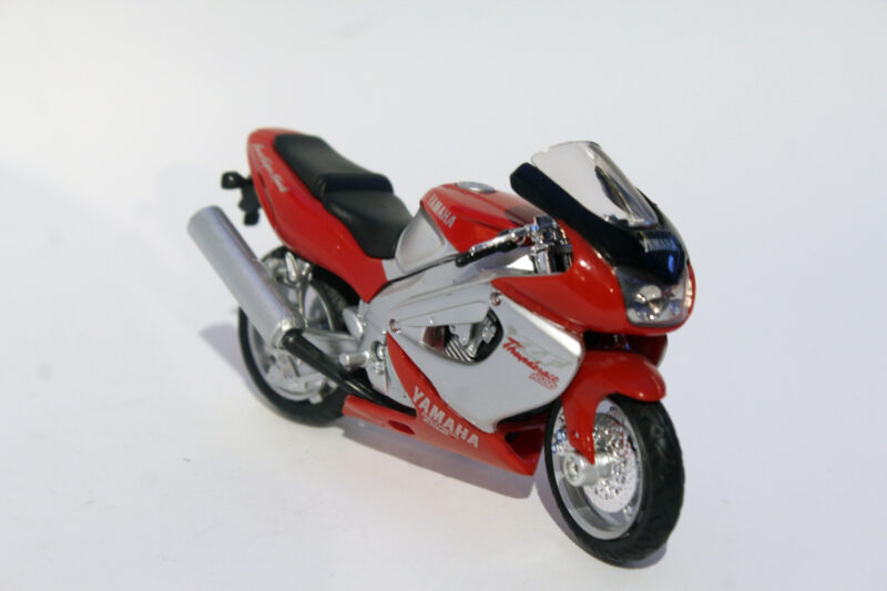 2463-Moto-Yamaha-YZF-1000R-Thunderace