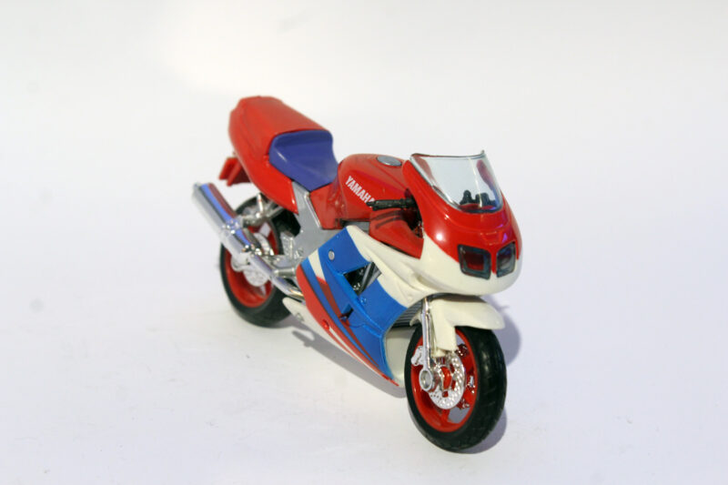 963-Moto-Yamaha-FZR-600-R